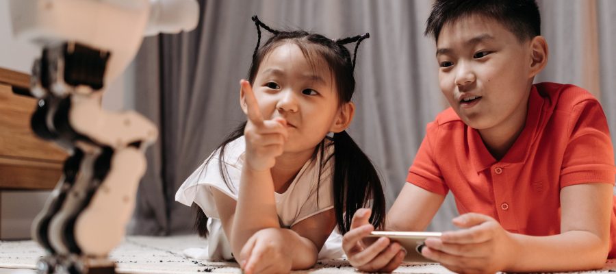 Seu filho está crescendo com a IA. E você, pai, está  preparado?